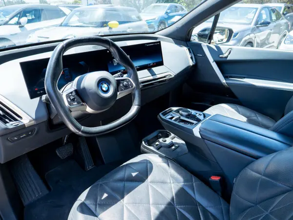 BMW iX - Photo 23