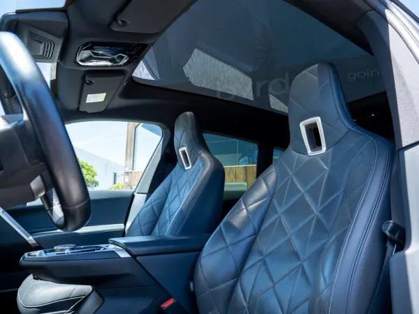 BMW iX - Photo 24