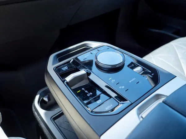 BMW iX - Photo 38