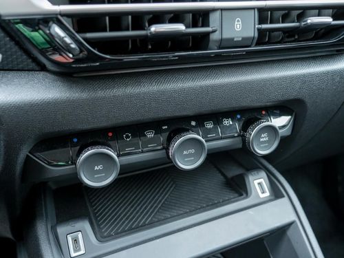 Citroen e-C4 X - Photo 33