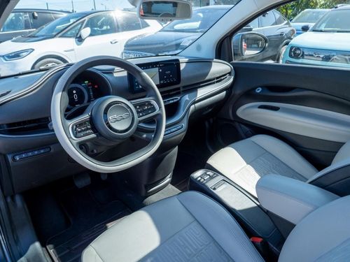 Fiat 500e - Photo 24