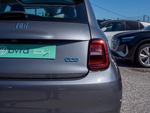 Fiat 500e - Photo 11
