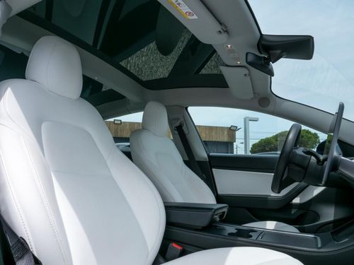 Tesla Model 3 - Photo 19