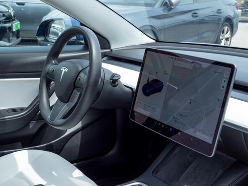 Tesla Model 3 - Photo 18