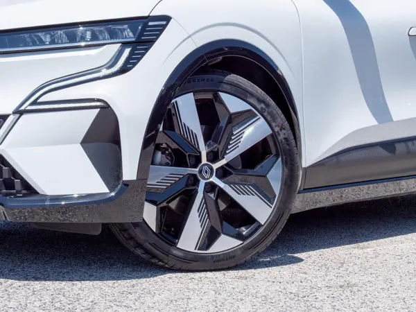 Renault Mégane E-Tech - Photo 3
