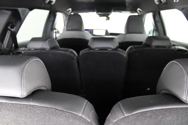 Peugeot E-5008 - Photo 10