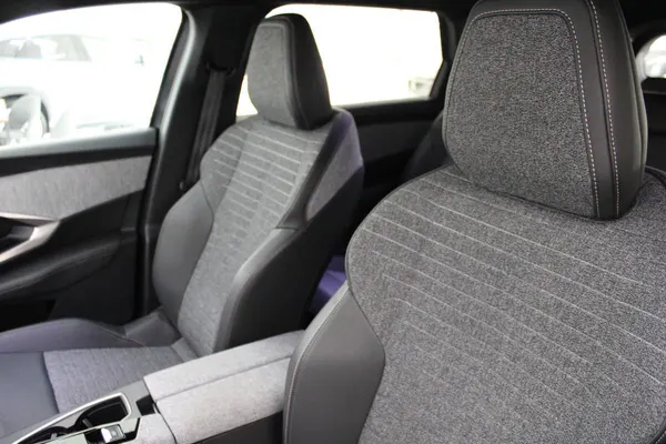 Peugeot E-5008 - Photo 12
