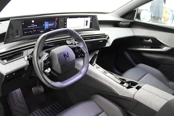 Peugeot E-5008 - Photo 13
