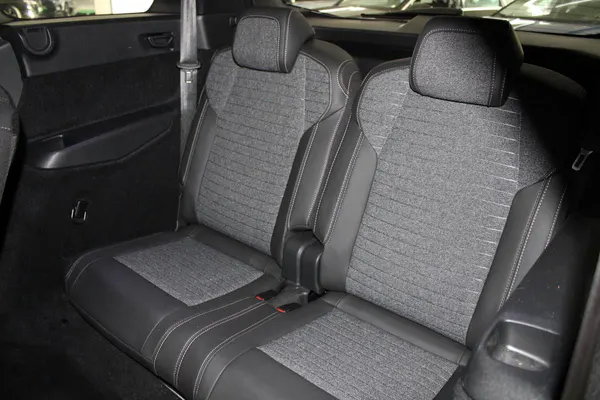 Peugeot E-5008 - Photo 16