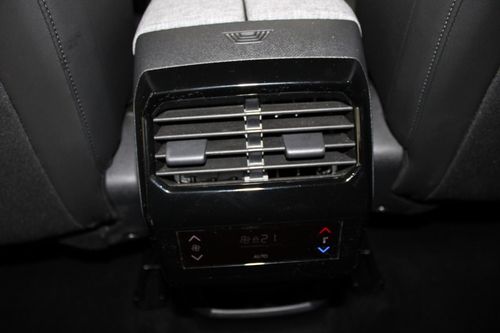 Peugeot E-5008 - Photo 17