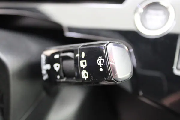 Peugeot E-5008 - Photo 23