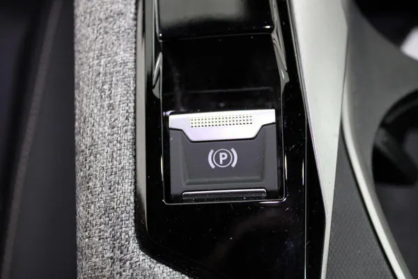 Peugeot E-5008 - Photo 27