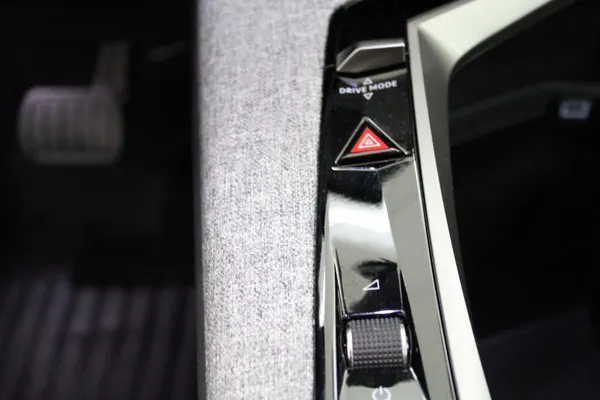 Peugeot E-5008 - Photo 26