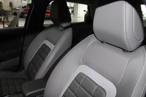 Citroen e-C4 X - Photo 10