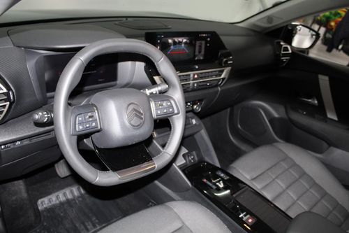 Citroen e-C4 X - Photo 11