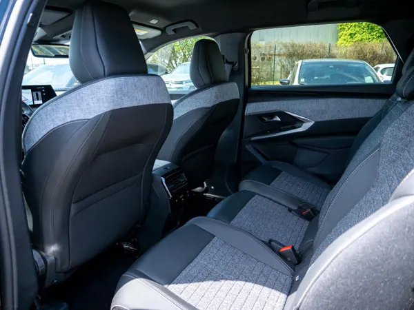 Peugeot E-5008 - Photo 23