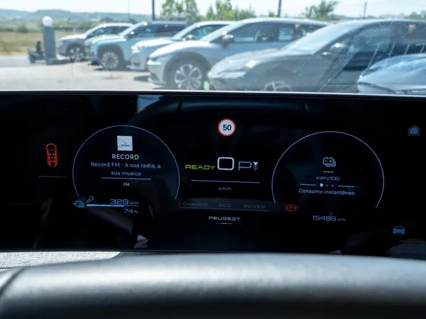 Peugeot E-5008 - Photo 32