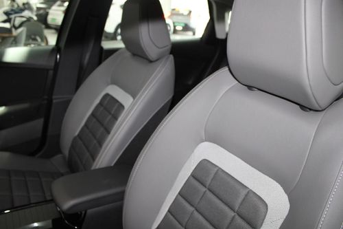 Citroen e-C4 - Photo 10
