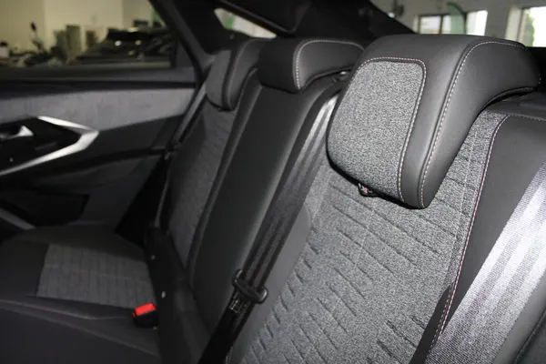 Peugeot E-3008 - Photo 13