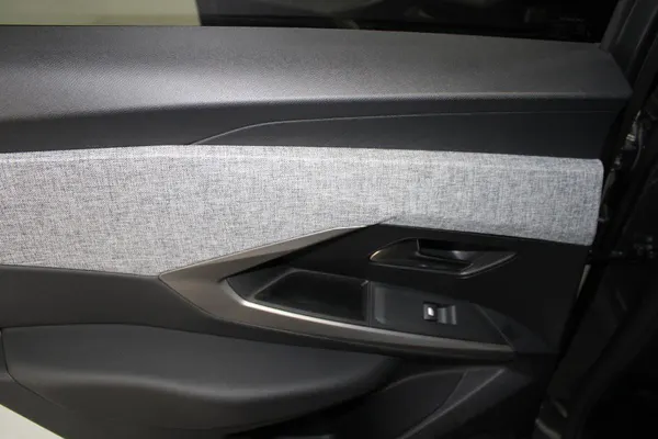 Peugeot E-3008 - Photo 12