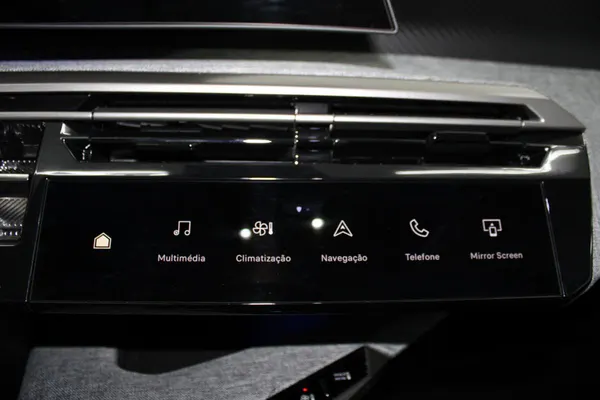 Peugeot E-3008 - Photo 18