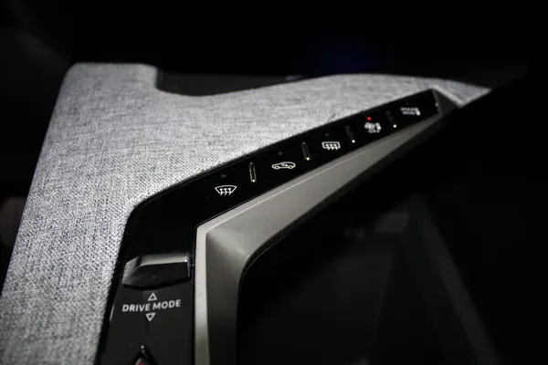 Peugeot E-3008 - Photo 19