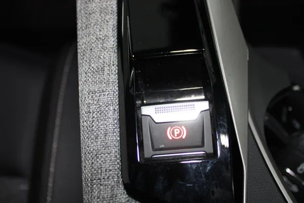 Peugeot E-3008 - Photo 21