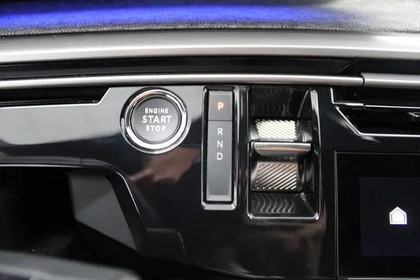 Peugeot E-3008 - Photo 23