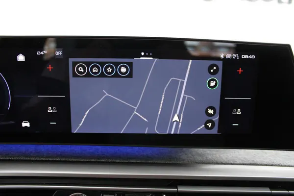 Peugeot E-3008 - Photo 25