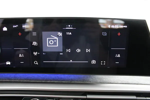 Peugeot E-3008 - Photo 27