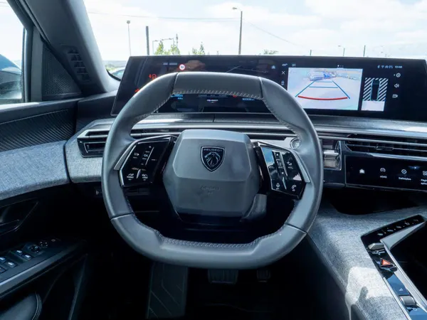 Peugeot E-3008 - Photo 28