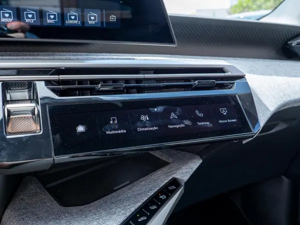 Peugeot E-3008 - Photo 35