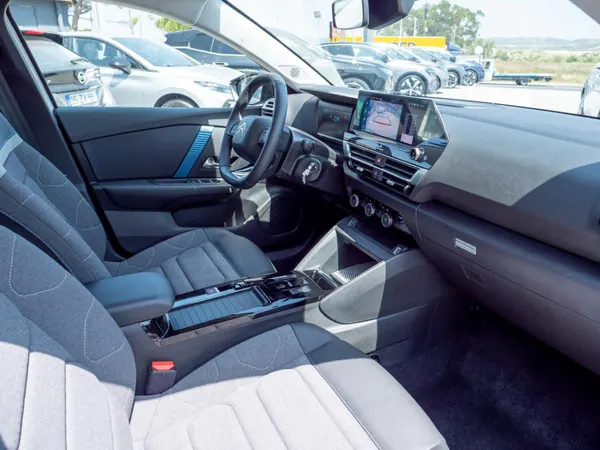 Citroen e-C4 X - Photo 16
