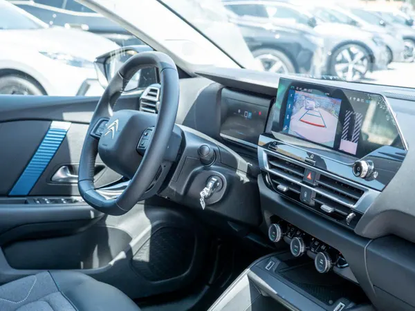 Citroen e-C4 X - Photo 17