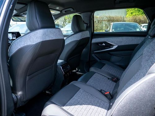 Peugeot E-5008 - Photo 23