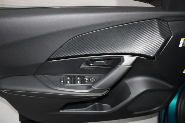 Peugeot e-2008 - Photo 6