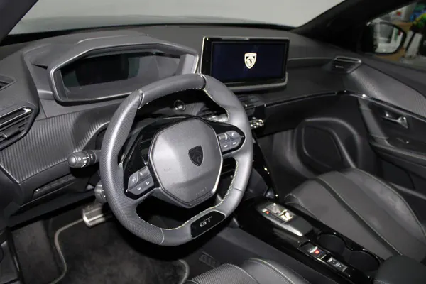 Peugeot e-2008 - Photo 8
