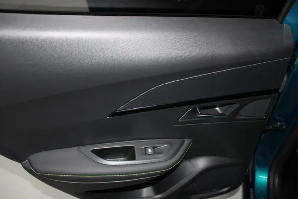 Peugeot e-2008 - Photo 9