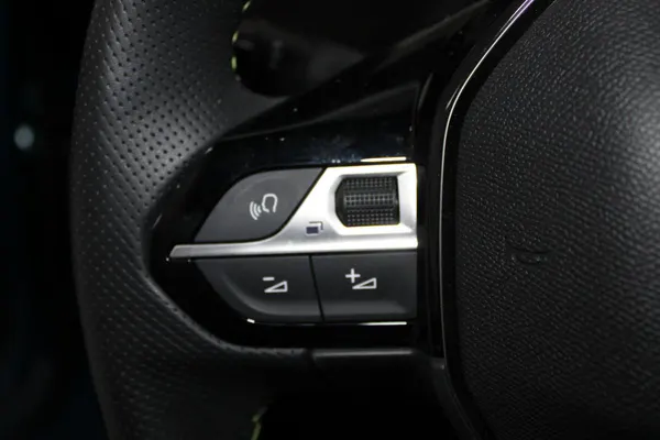 Peugeot e-2008 - Photo 11