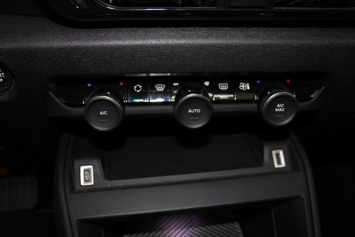 Citroen e-C4 - Photo 17