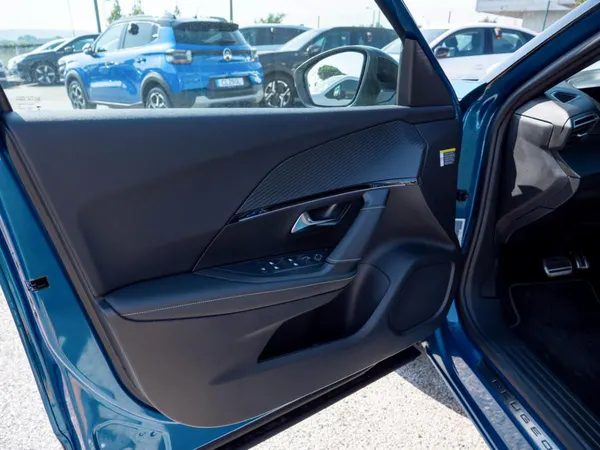 Peugeot e-2008 - Photo 20