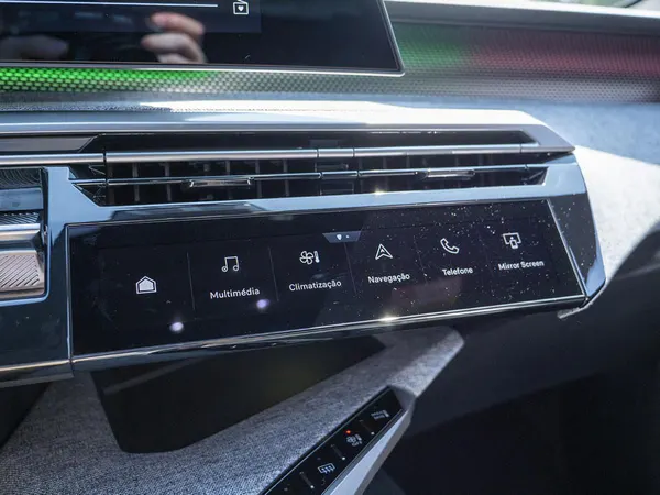 Peugeot E-3008 - Photo 35