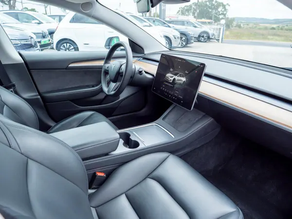Tesla Model 3 - Photo 17