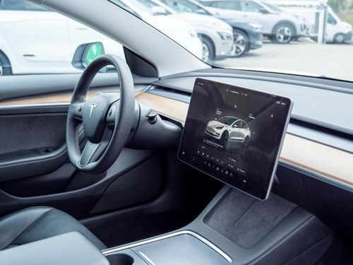 Tesla Model 3 - Photo 18