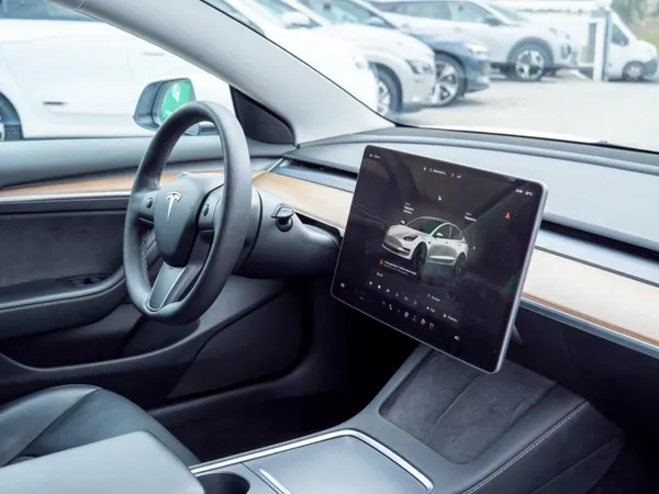 Tesla Model 3 - Photo 18