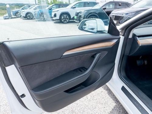 Tesla Model 3 - Photo 21