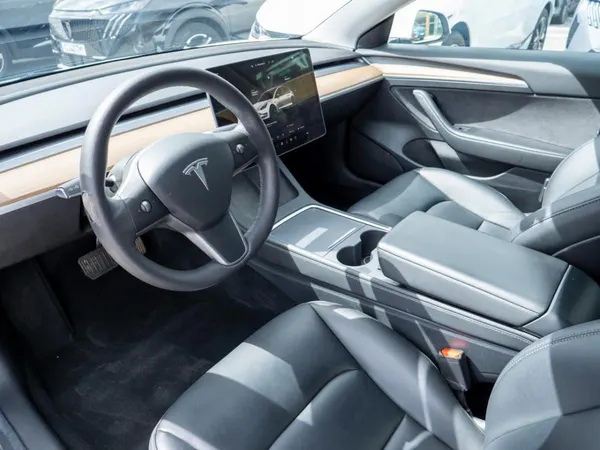 Tesla Model 3 - Photo 22