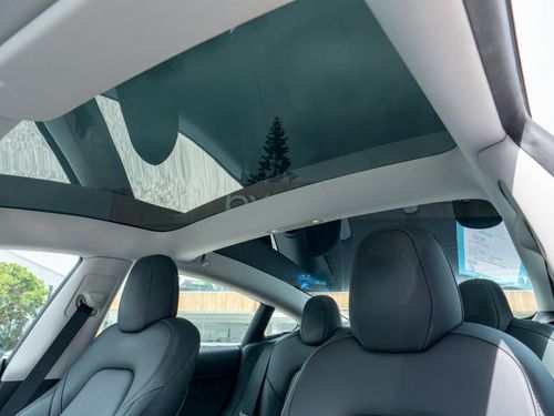 Tesla Model 3 - Photo 24