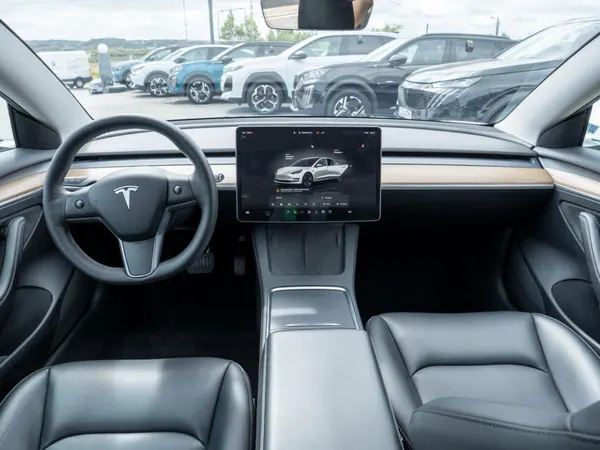 Tesla Model 3 - Photo 27