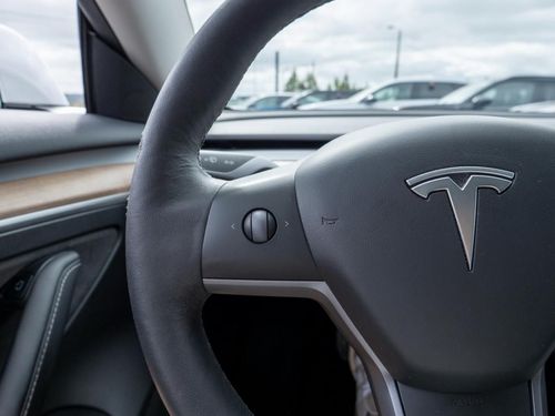 Tesla Model 3 - Photo 30